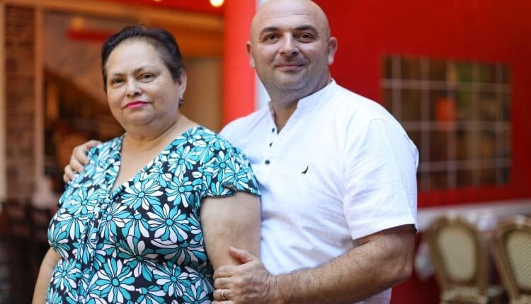 about 2 Фото владельцев сети - мамы Нелли и сына Гура